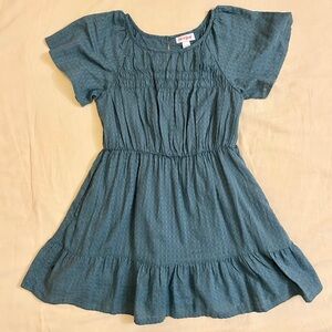 Girls short sleeved green dress size S 6/7